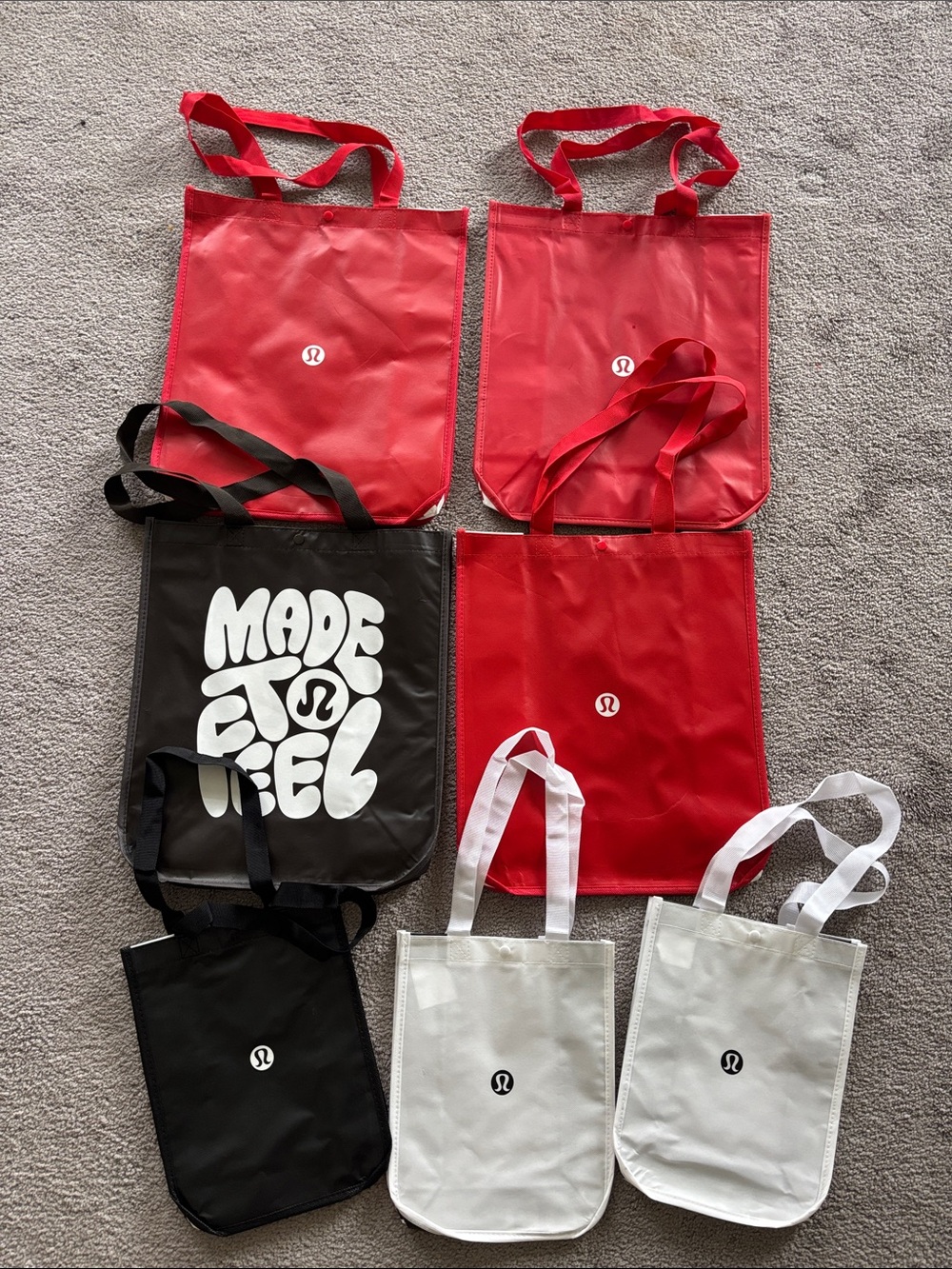 Nwt！lululemon athletica Red, Black, and White Tote Bag Set